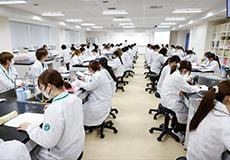 微生物検査学実習の様子