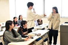 基礎ゼミナール　ディスカッションの様子