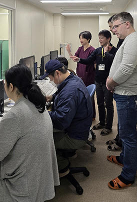 解剖見学の様子画像