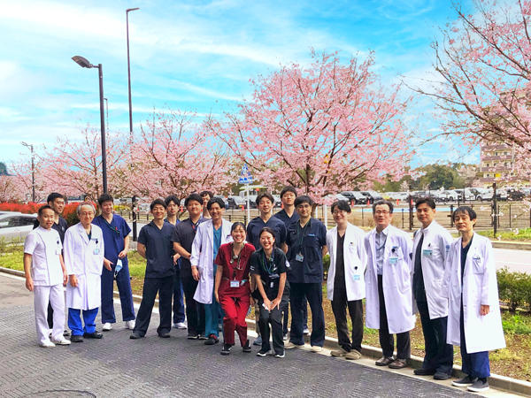 山中先生と鰻福亭での集合写真