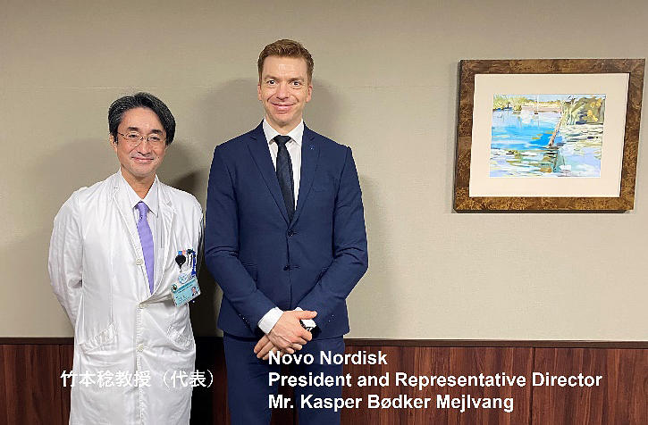 竹本稔教授(左)とノボノルディスクファーマ株式会社社長 Kasper Bødker Mejlvang様(右)