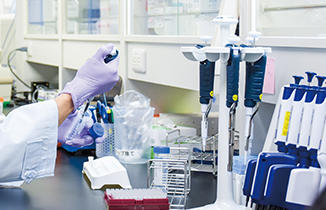 他学部生と実践、「チーム医療・チームケア」の多職種連携を修得