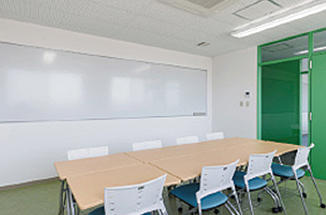 SGD（Small Group Discussion）室