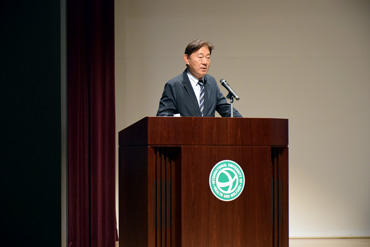 鈴木学長登壇の様子